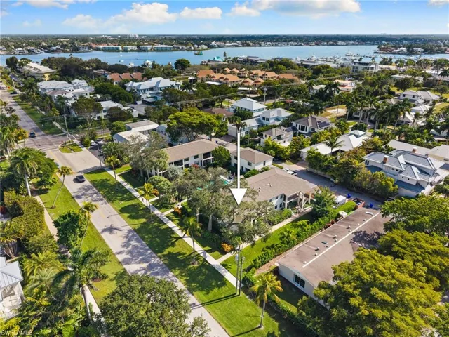 722  10th S AVE, Naples, FL 34102