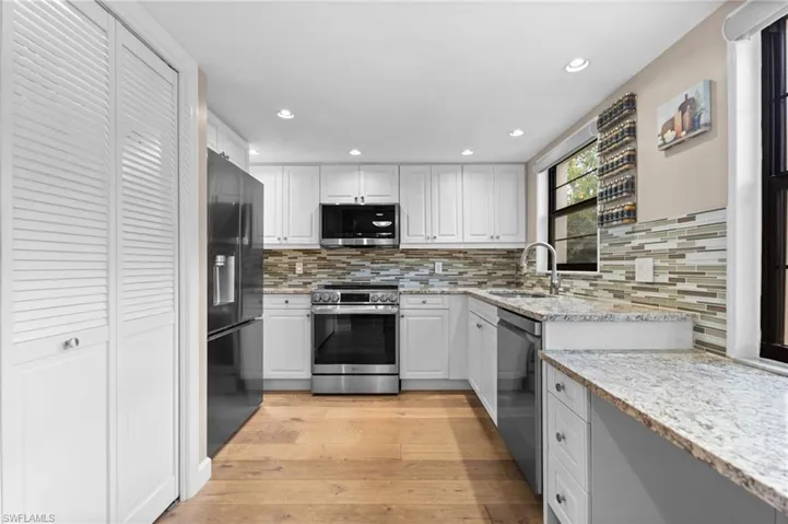 722  10th S AVE, Naples, FL 34102