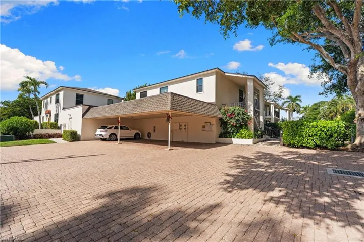 722  10th S AVE, Naples, FL 34102