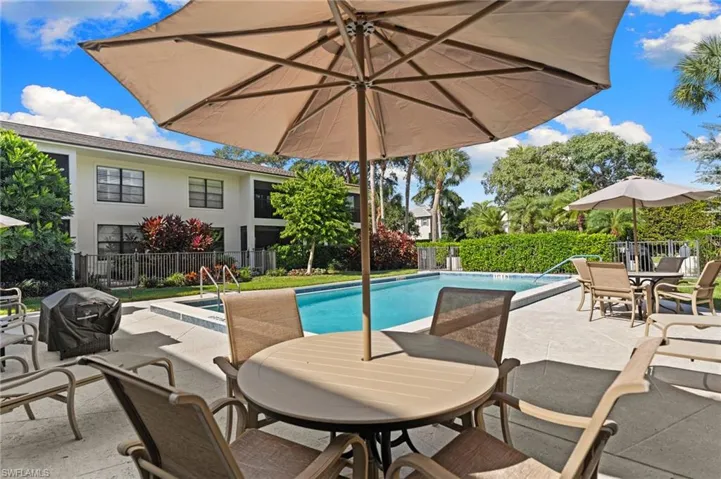 722  10th S AVE, Naples, FL 34102