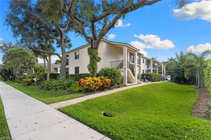 722  10th S AVE, Naples, FL 34102