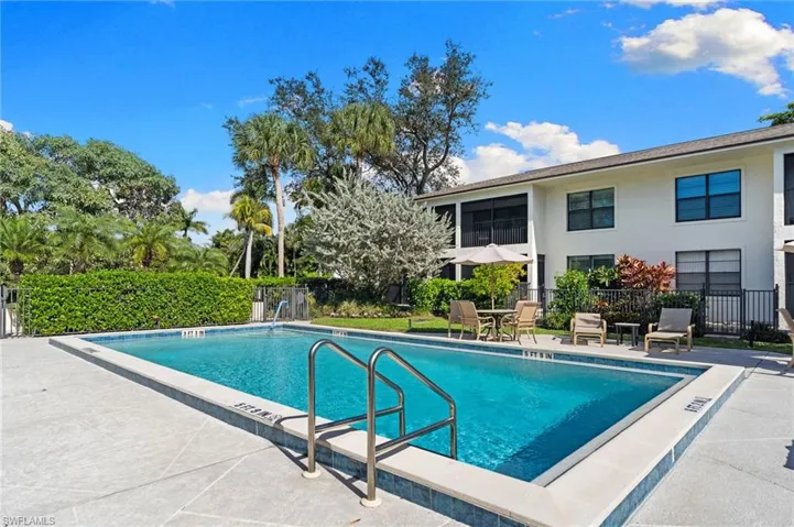 722  10th S AVE, Naples, FL 34102