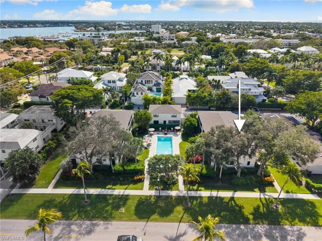 722  10th S AVE, Naples, FL 34102