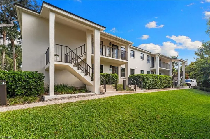 722  10th S AVE, Naples, FL 34102
