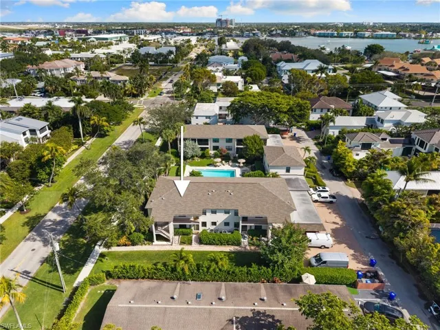 722  10th S AVE, Naples, FL 34102