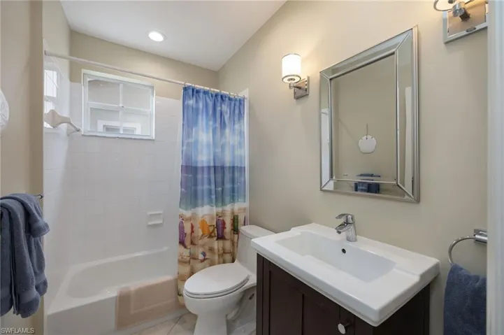 1505 Clermont Dr B202, Naples, Florida 34109