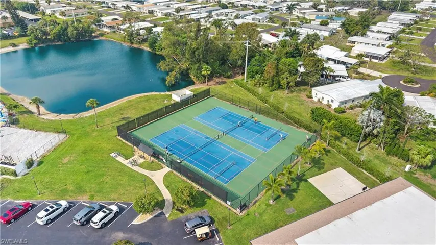 135  Estelle  DR, Naples, FL 34112