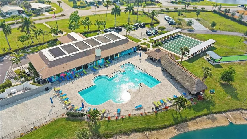 135  Estelle  DR, Naples, FL 34112