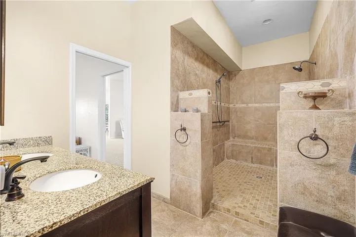 14000  Clubhouse  DR, Bokeelia, FL 33922