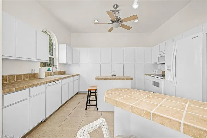 14000  Clubhouse  DR, Bokeelia, FL 33922