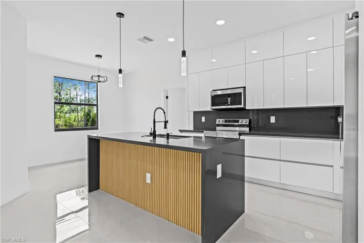 618 Raintree St E, Lehigh Acres, Florida 33974