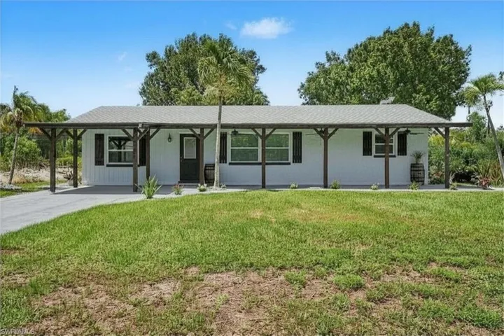 3728 Gasparilla St - Front view of house (some photos may be virtually staged)