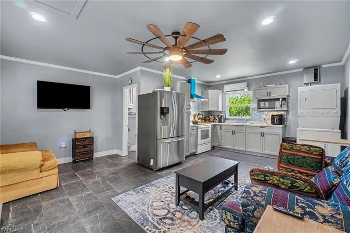 Guest House - ADU: You even have your own stacked Washer/Dryer and insta heat for hot water.