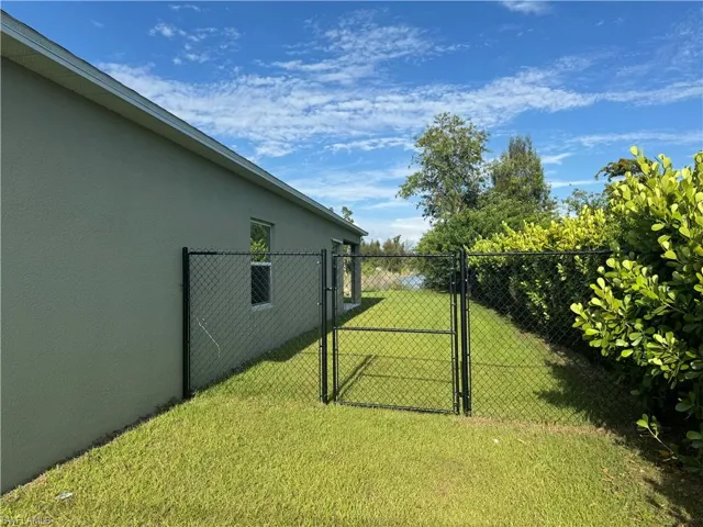 407 SW 18th  CT, Cape Coral, FL 33991