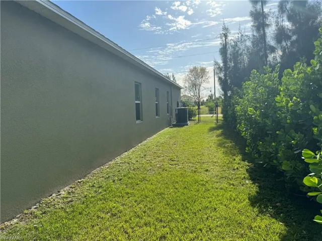 407 SW 18th  CT, Cape Coral, FL 33991
