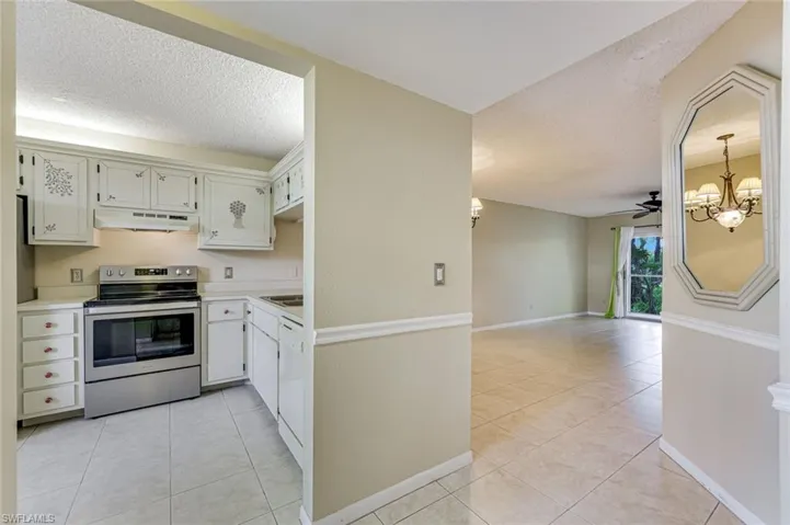 1702 Kings Lake Blvd 102, Naples, Florida 34112
