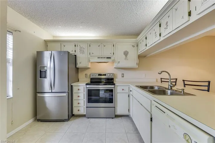 1702 Kings Lake Blvd 102, Naples, Florida 34112