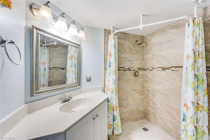 1702 Kings Lake Blvd 102, Naples, Florida 34112