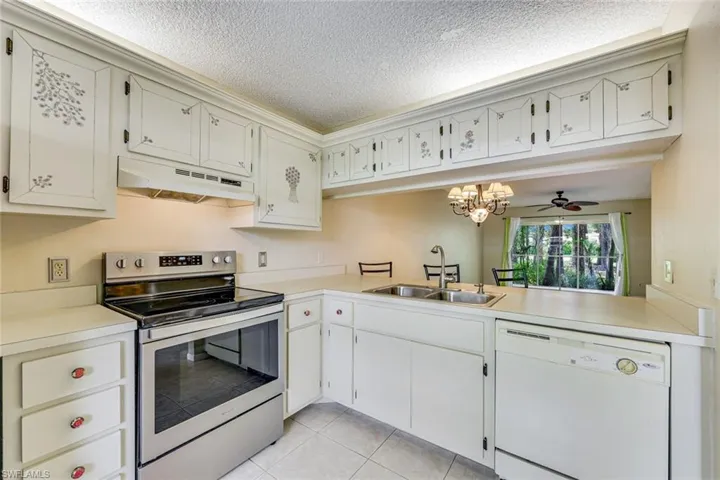 1702 Kings Lake Blvd 102, Naples, Florida 34112