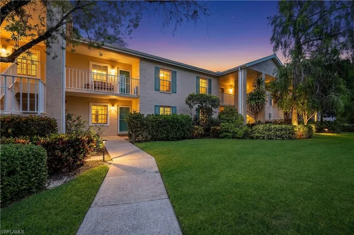 1702 Kings Lake Blvd 102, Naples, Florida 34112