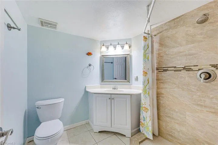 1702 Kings Lake Blvd 102, Naples, Florida 34112