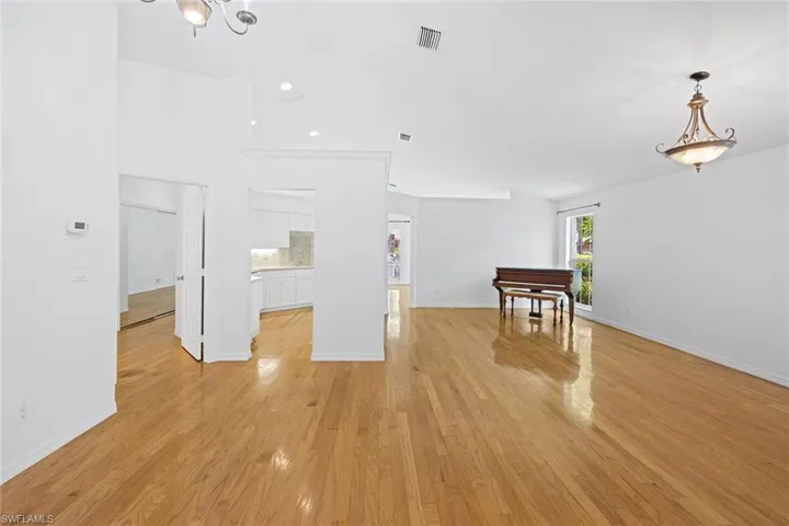3157 Carriage Cir, Naples, Florida 34105