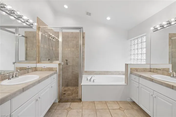 3157 Carriage Cir, Naples, Florida 34105