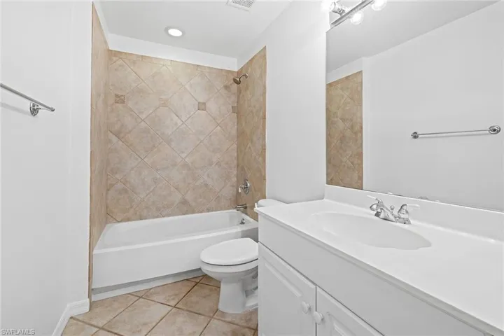 3157 Carriage Cir, Naples, Florida 34105