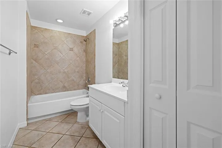 3157 Carriage Cir, Naples, Florida 34105