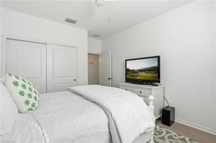 9374  Pocida  CT, Naples, FL 34119