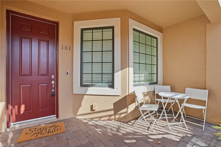 9374  Pocida  CT, Naples, FL 34119