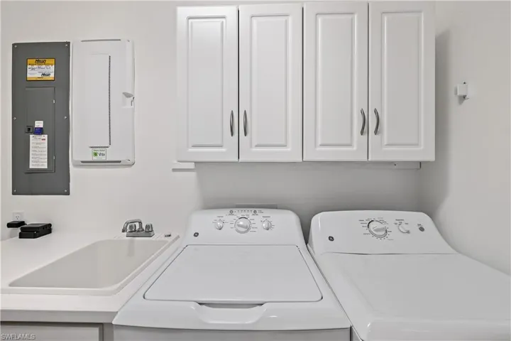 9374  Pocida  CT, Naples, FL 34119