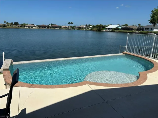 22 Se 10th Ave, Cape Coral, Florida 33990
