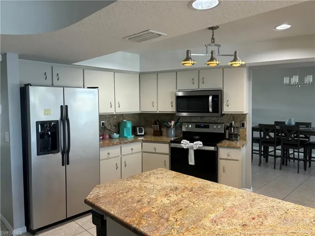 22 Se 10th Ave, Cape Coral, Florida 33990
