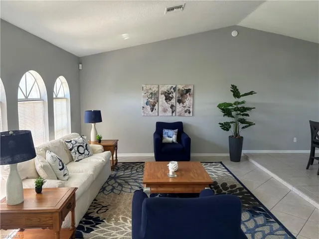 22 Se 10th Ave, Cape Coral, Florida 33990