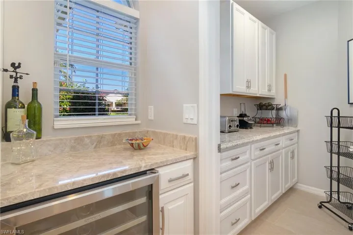 8068  Tiger Lily  DR, Naples, FL 34113