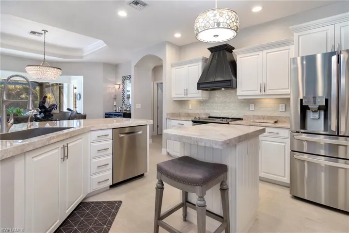 8068  Tiger Lily  DR, Naples, FL 34113