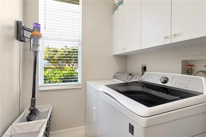 8068  Tiger Lily  DR, Naples, FL 34113
