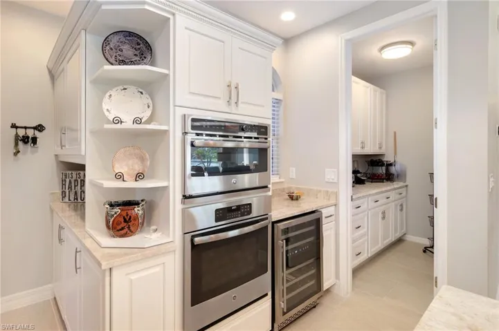 8068  Tiger Lily  DR, Naples, FL 34113