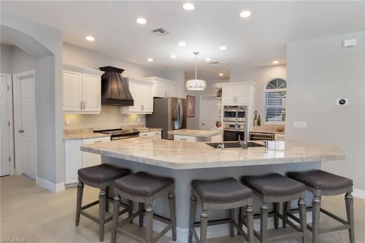 8068  Tiger Lily  DR, Naples, FL 34113
