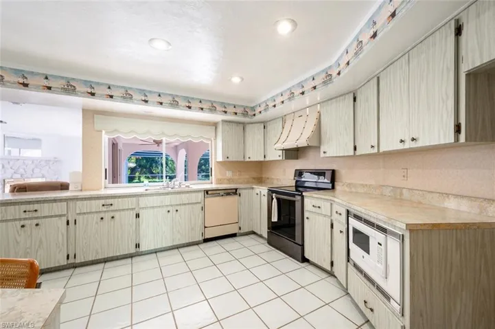 311  Broadview  DR, Fort Myers, FL 33905