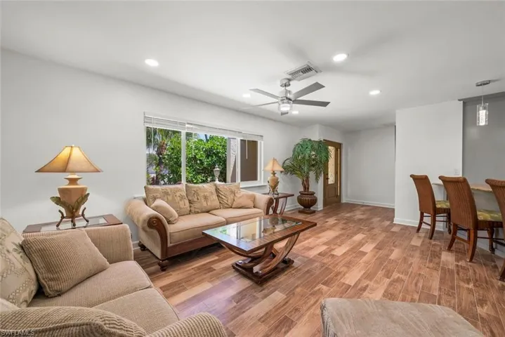 9421 Moonlight Dr, Sanibel, Florida 33957