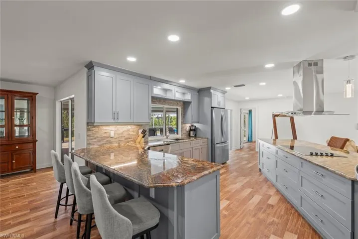 9421 Moonlight Dr, Sanibel, Florida 33957