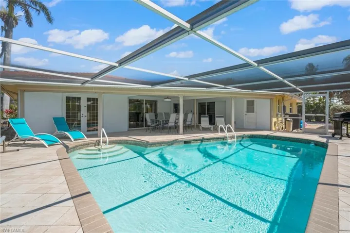 9421 Moonlight Dr, Sanibel, Florida 33957