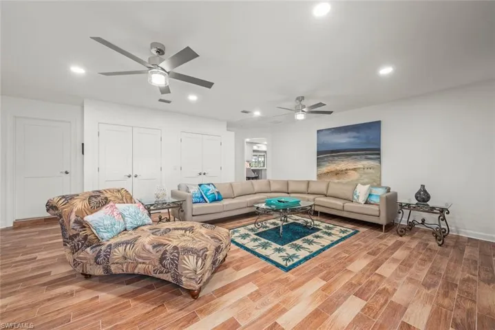 9421 Moonlight Dr, Sanibel, Florida 33957