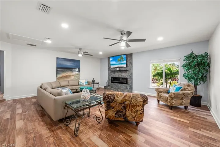9421 Moonlight Dr, Sanibel, Florida 33957