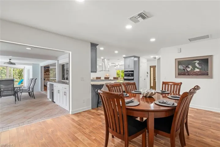 9421 Moonlight Dr, Sanibel, Florida 33957