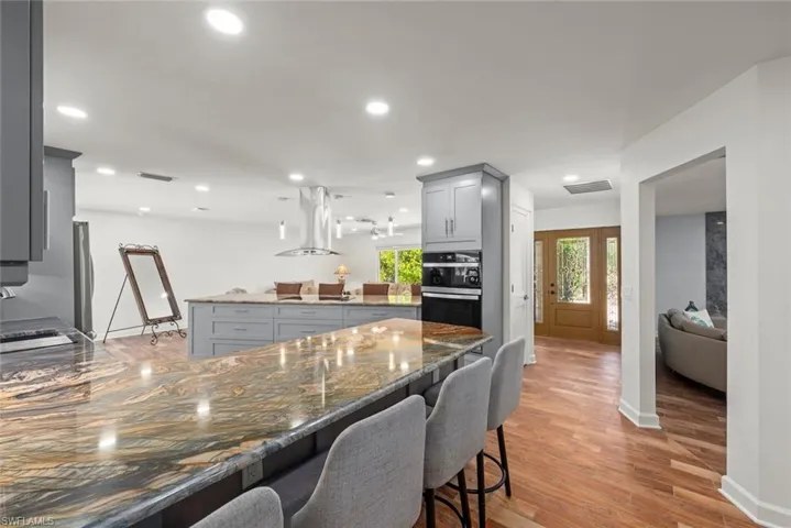 9421 Moonlight Dr, Sanibel, Florida 33957