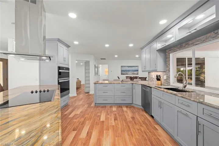 9421 Moonlight Dr, Sanibel, Florida 33957