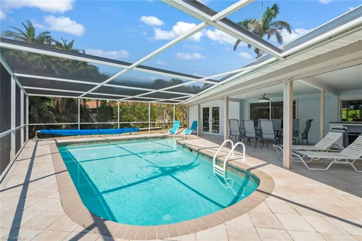 9421 Moonlight Dr, Sanibel, Florida 33957